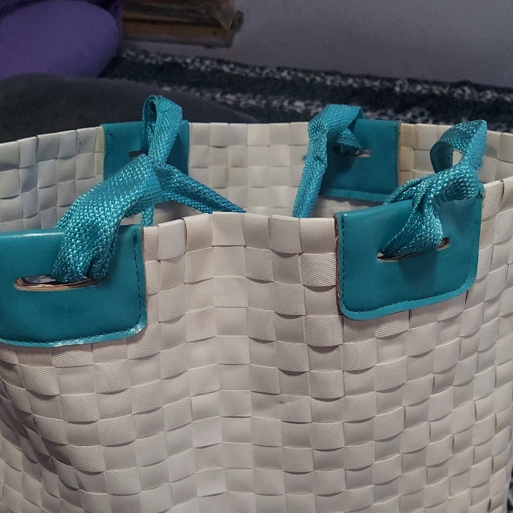 5 For $10 M&M Floral White Woven Tote Bag - Picture 4 of 13